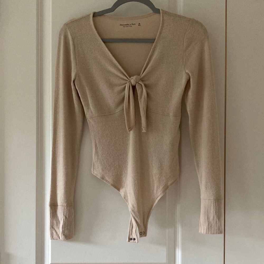 Cream Abercrombie bodysuit